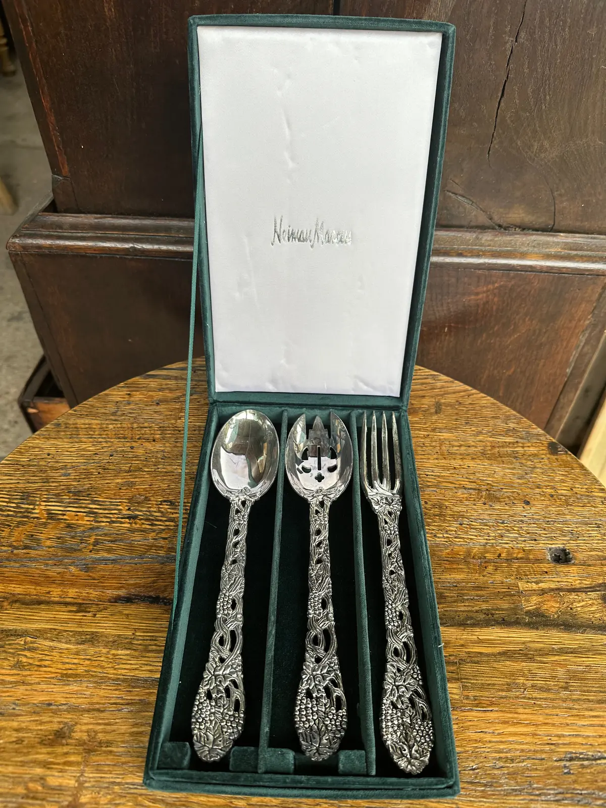 Neiman Marcus Green Velvet Serving Set- Forks And Spoon 1