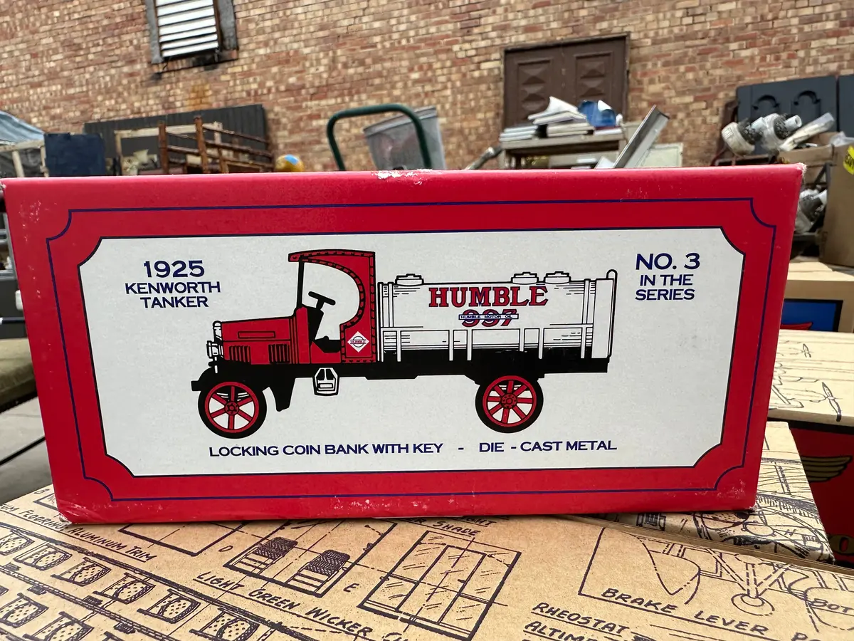 Diecast 1925 Kenworth Tanker Coin Bank 1
