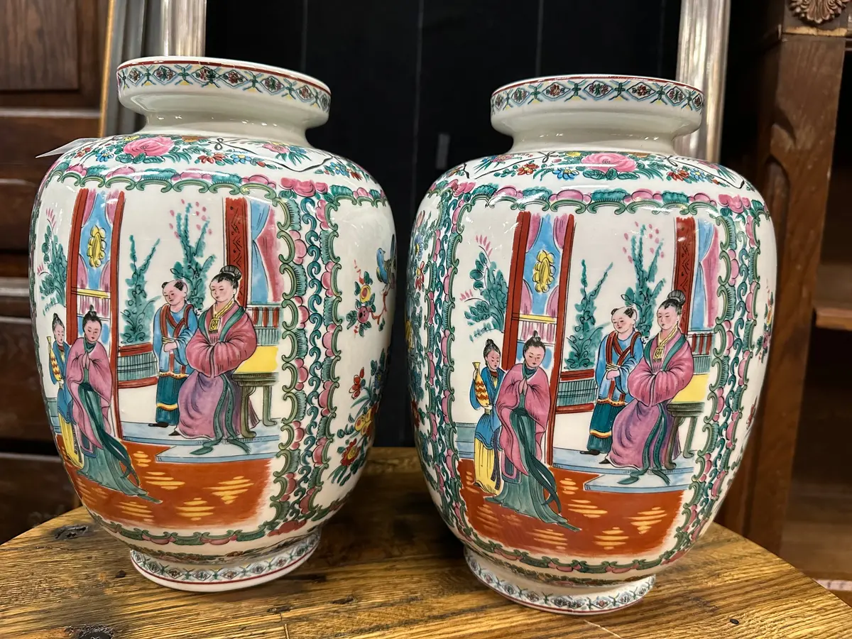 Pair Rose Medallion Vases 1