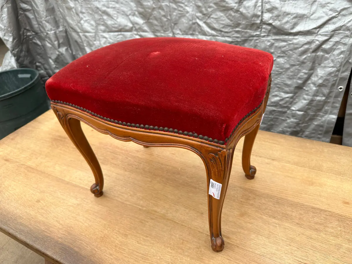 Louis Xv Red Upholstery Vanity Bench 1