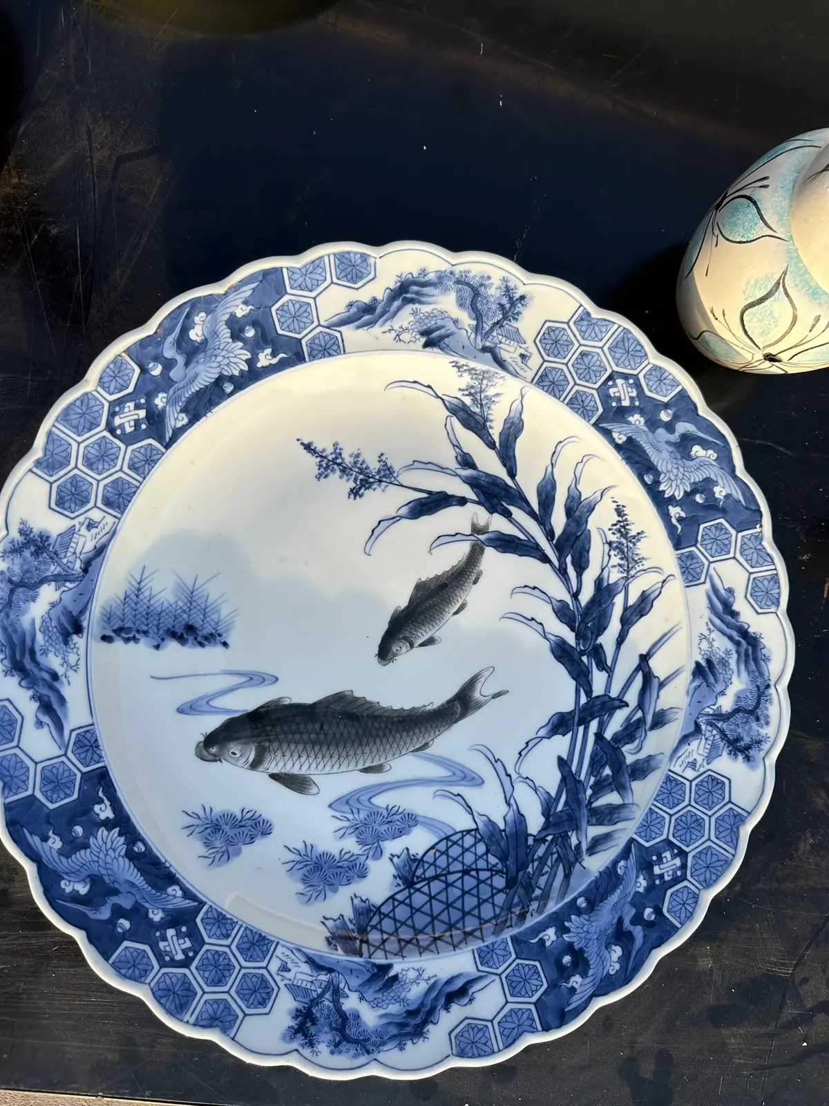 Blue And White Fish Charger 1