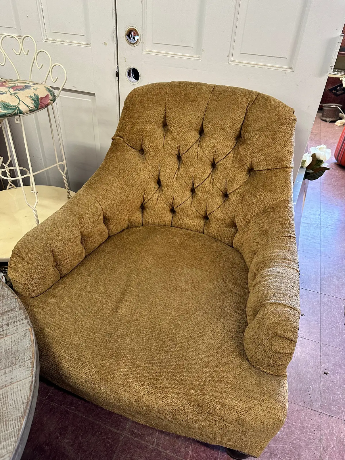 Tufted Upholstered Chesterfield Chair 1