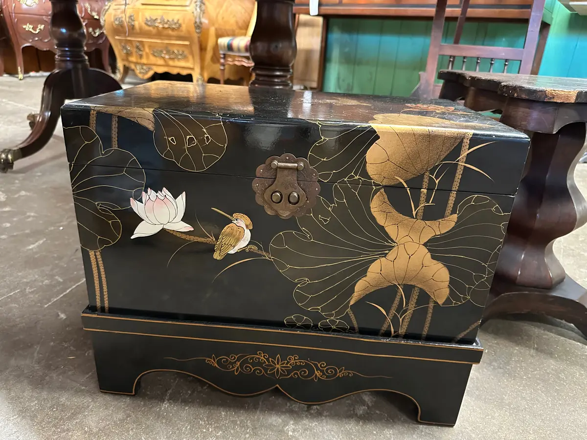 Small Black Laquer Trunk With Bird And Stand 1