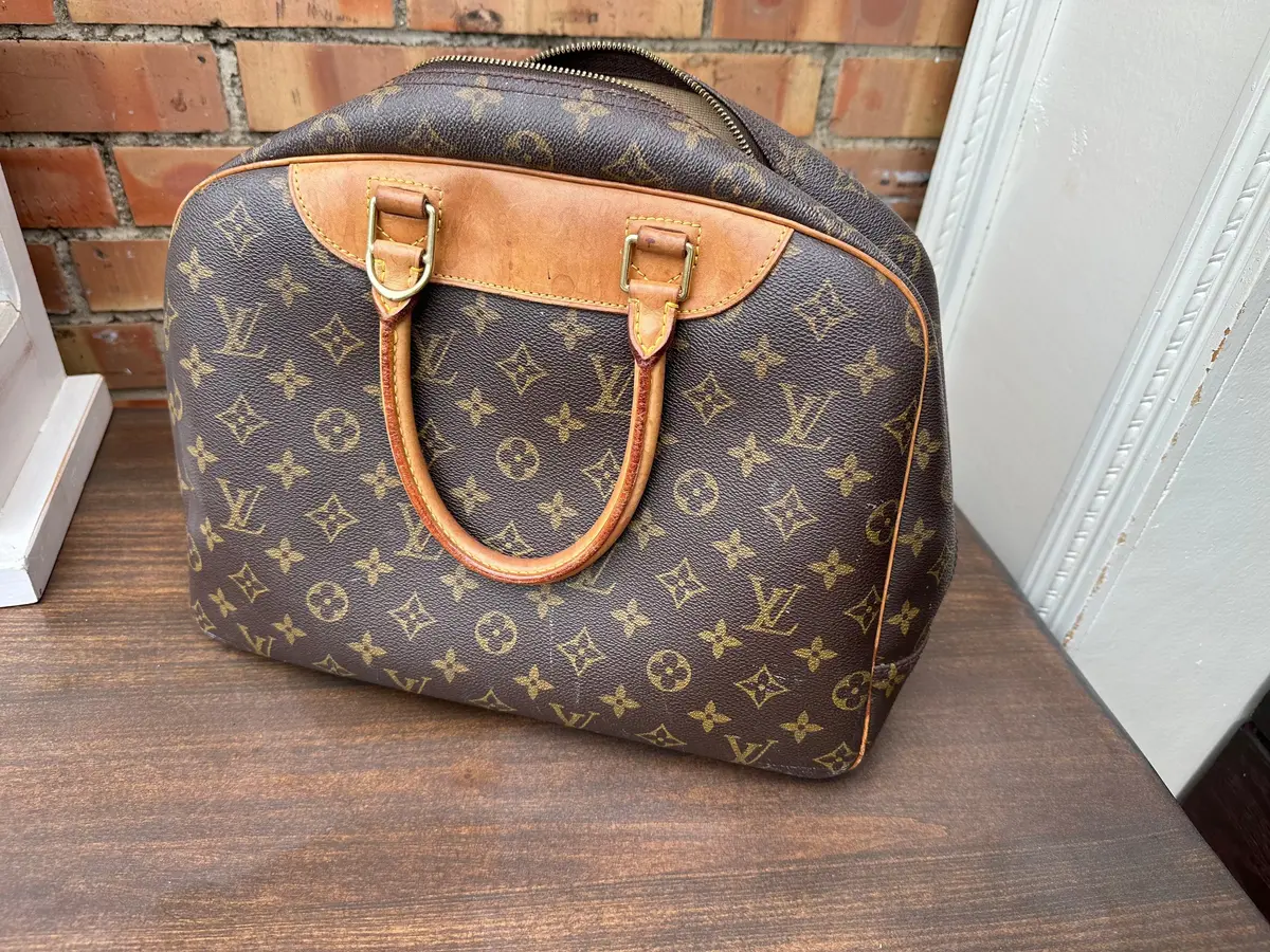 Louis Vuitton Makeup Purse 1