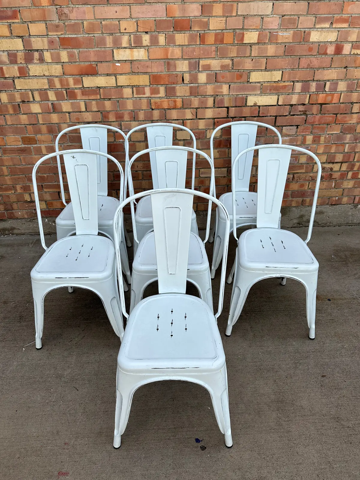 White Metal Chair Not Old 1