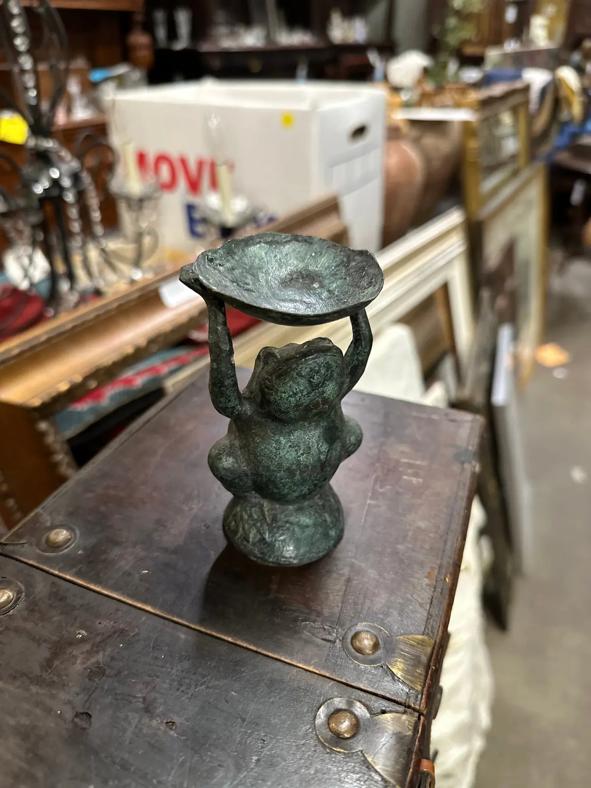 Small Metal Frog With Serving Tray 1
