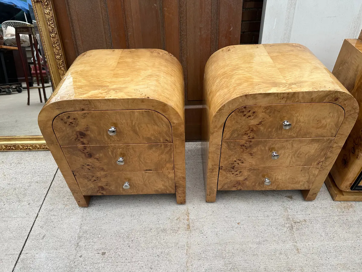 Pair Of Art Deco Bird's Eye Maple Side Tables With Rounded Top 1
