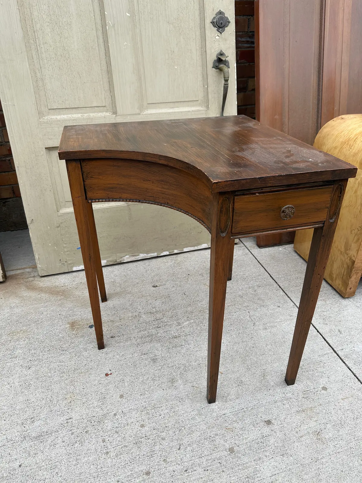 Concave Hepplewhite Corner Table 1