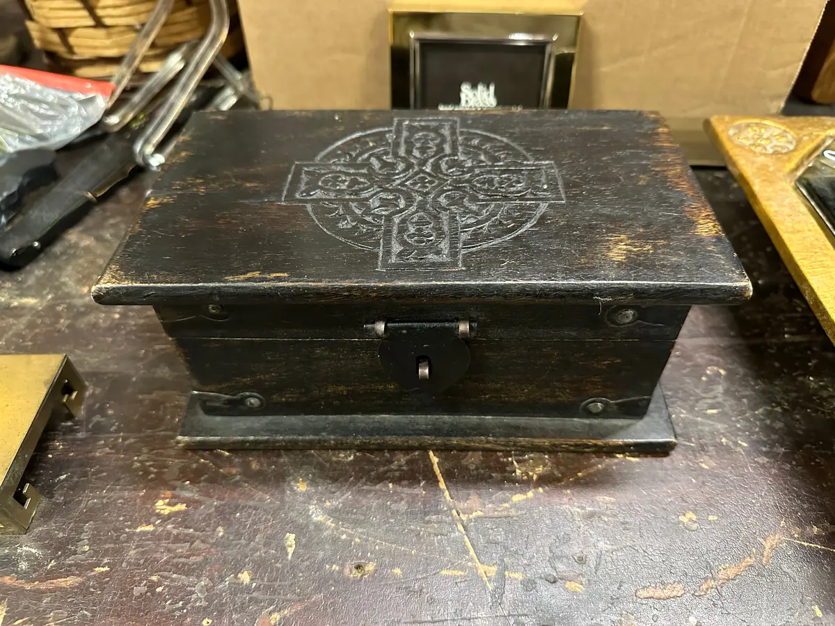 Small Ebonized Indian Wood Box With Lid 1