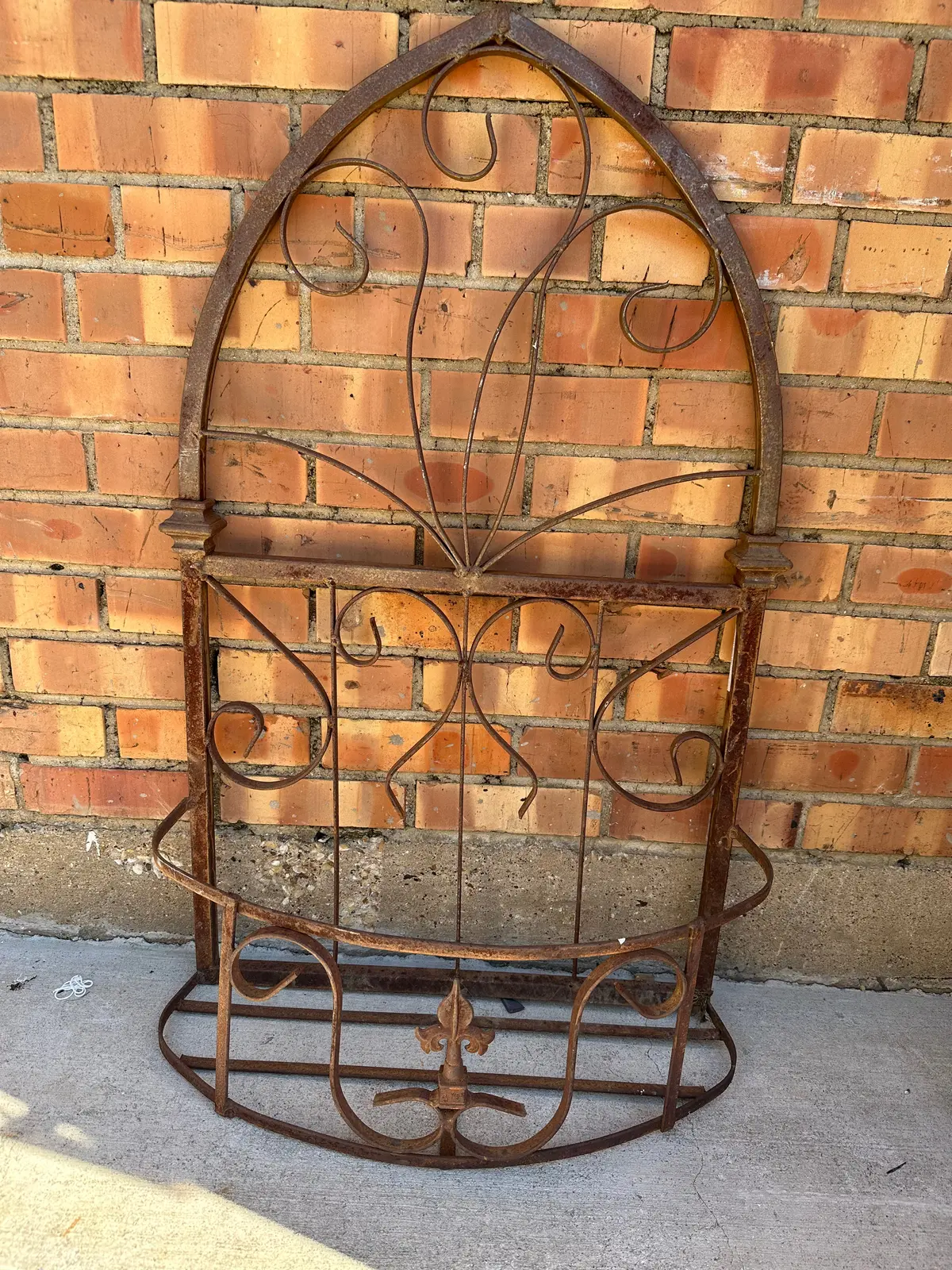Wrought Iron Wall Ornament With Planter 1