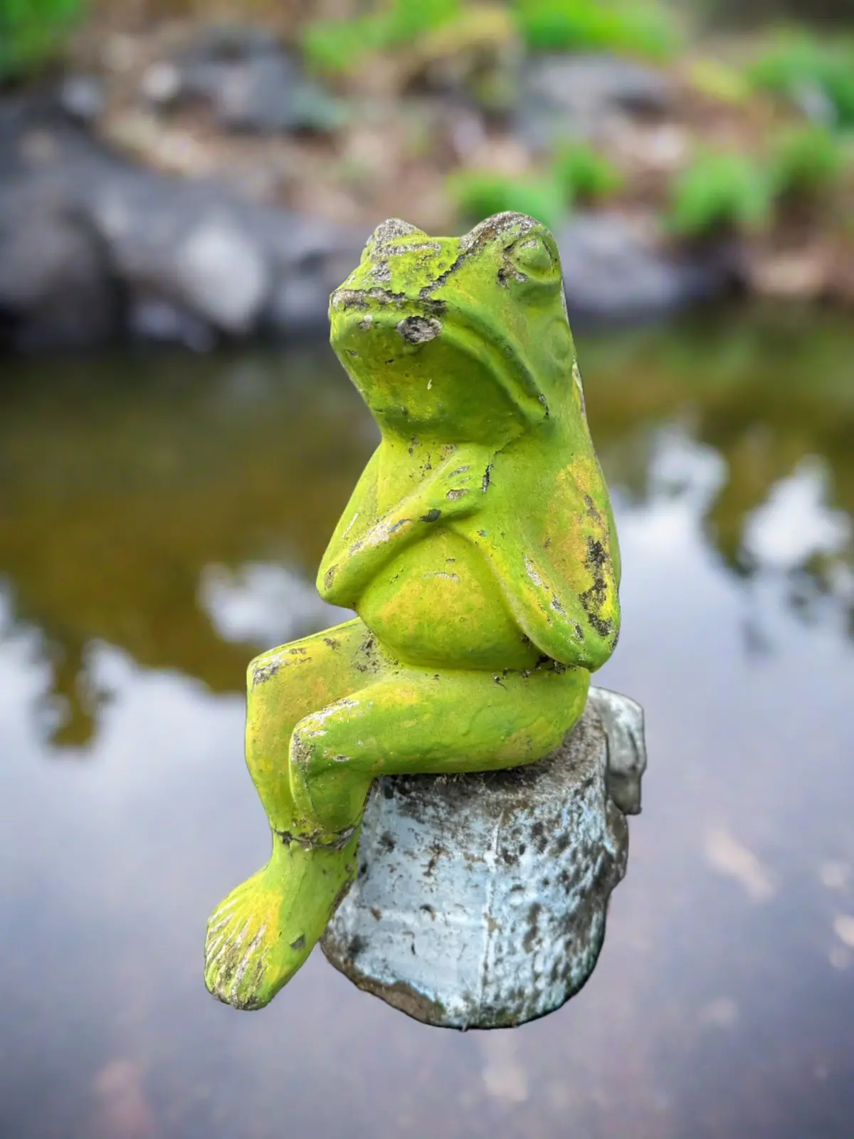 Small Green Concrete Frog 1
