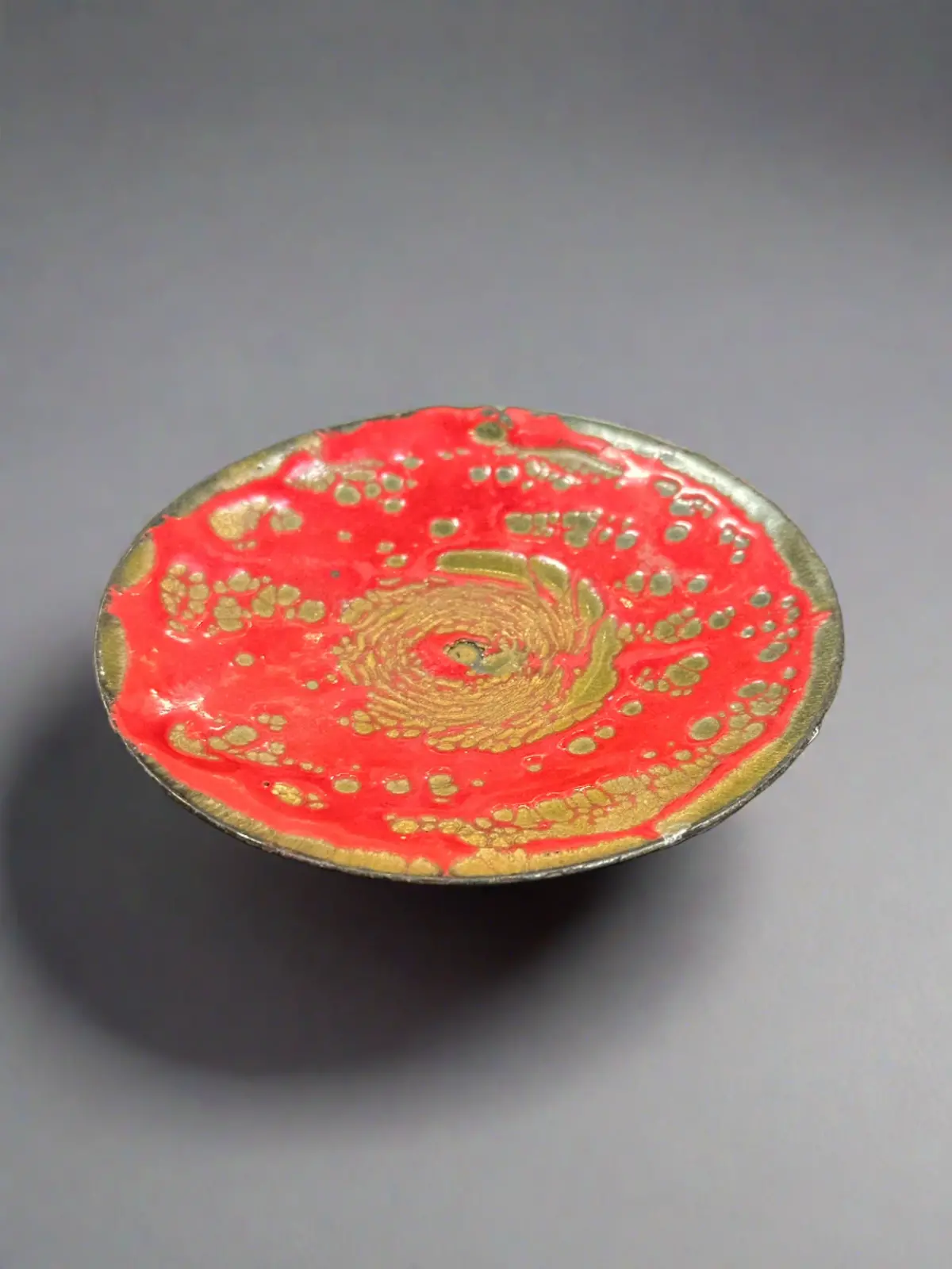 Small Red Lacquer Round Plate 1
