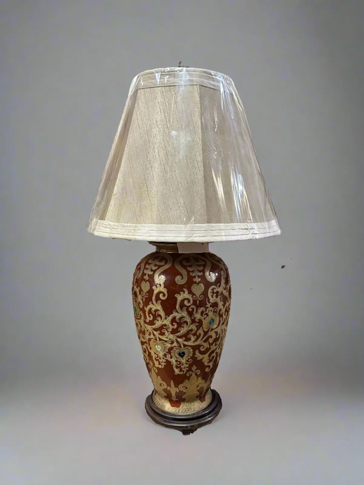 Red And Gold Porcelain Lamp With Shade 1