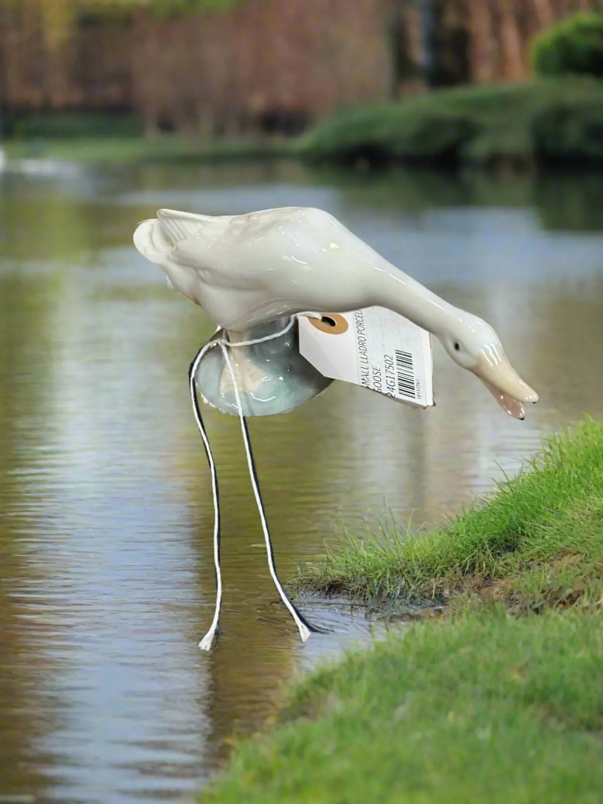 Small Lladro Porcelain Goose 1