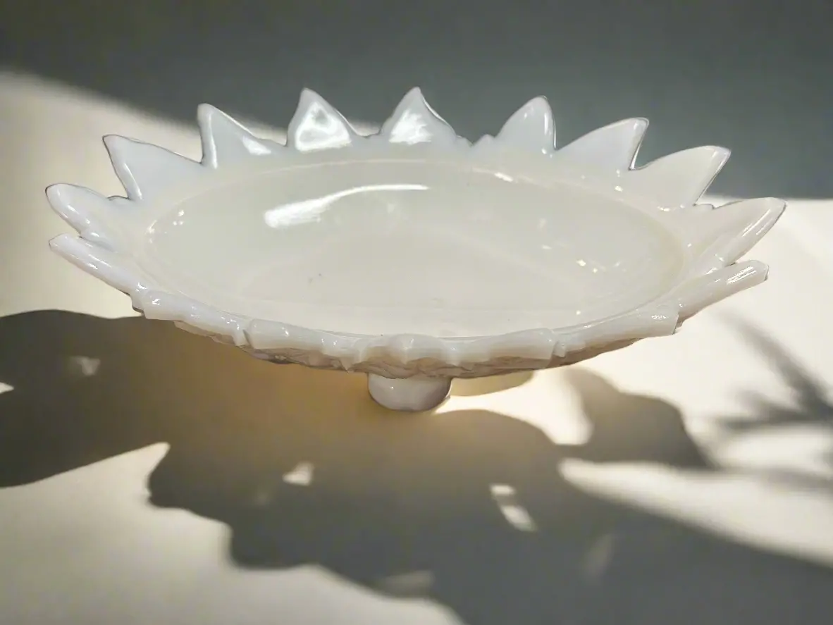 Small Milk Glass Leaf Dish 1