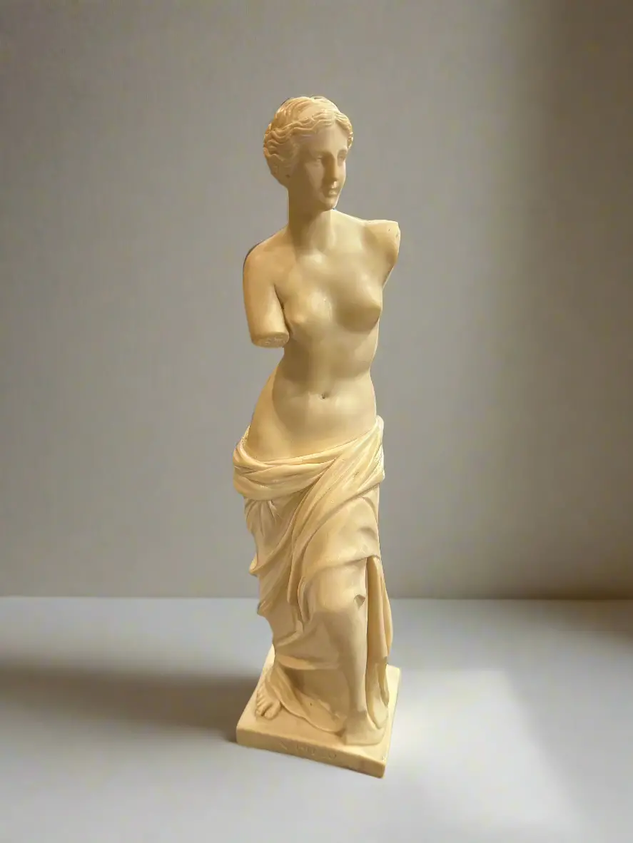 Small Cast Venus De Milo Figure 1