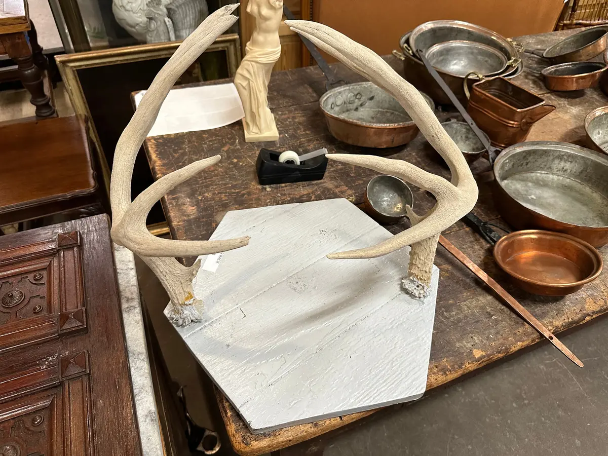 Deer Rack With Gray Plaque 1