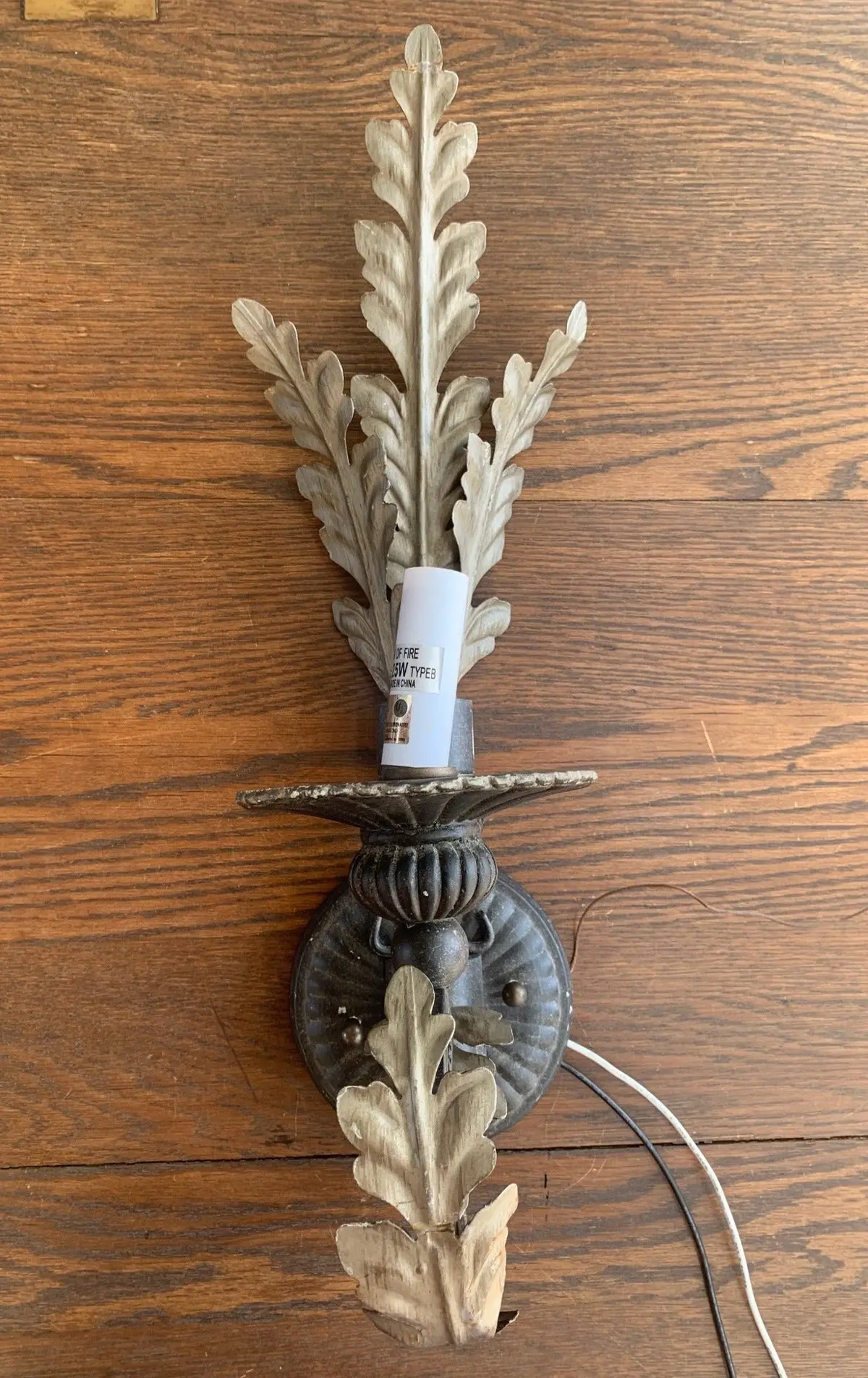 Metal Leaf Sconce 1