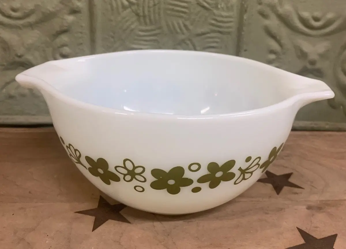 Small Vintage Pyrex Green Daisy Mixing Bowl 1