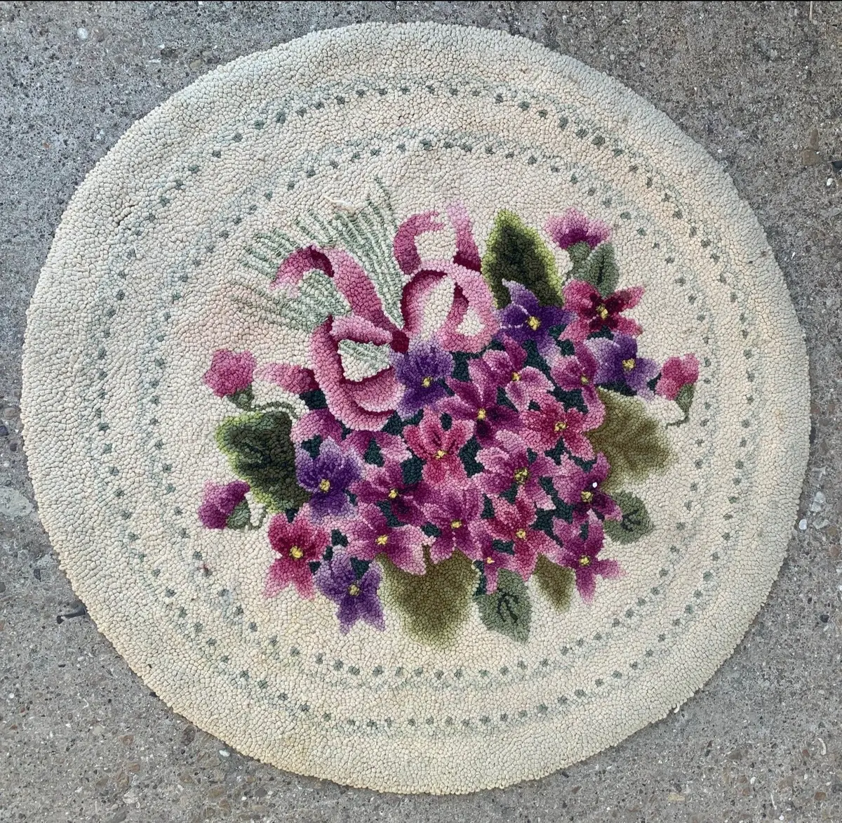 Small Round Hook Rug 1