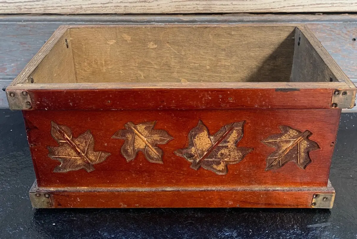 Open Wood Box With Maple Leaves 1