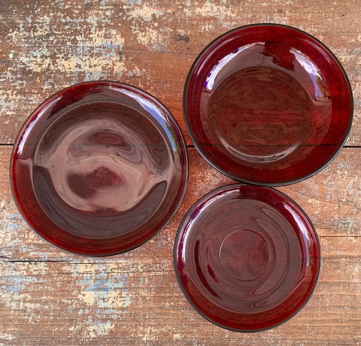 Set Of 3 Ruby Glass Plates 1