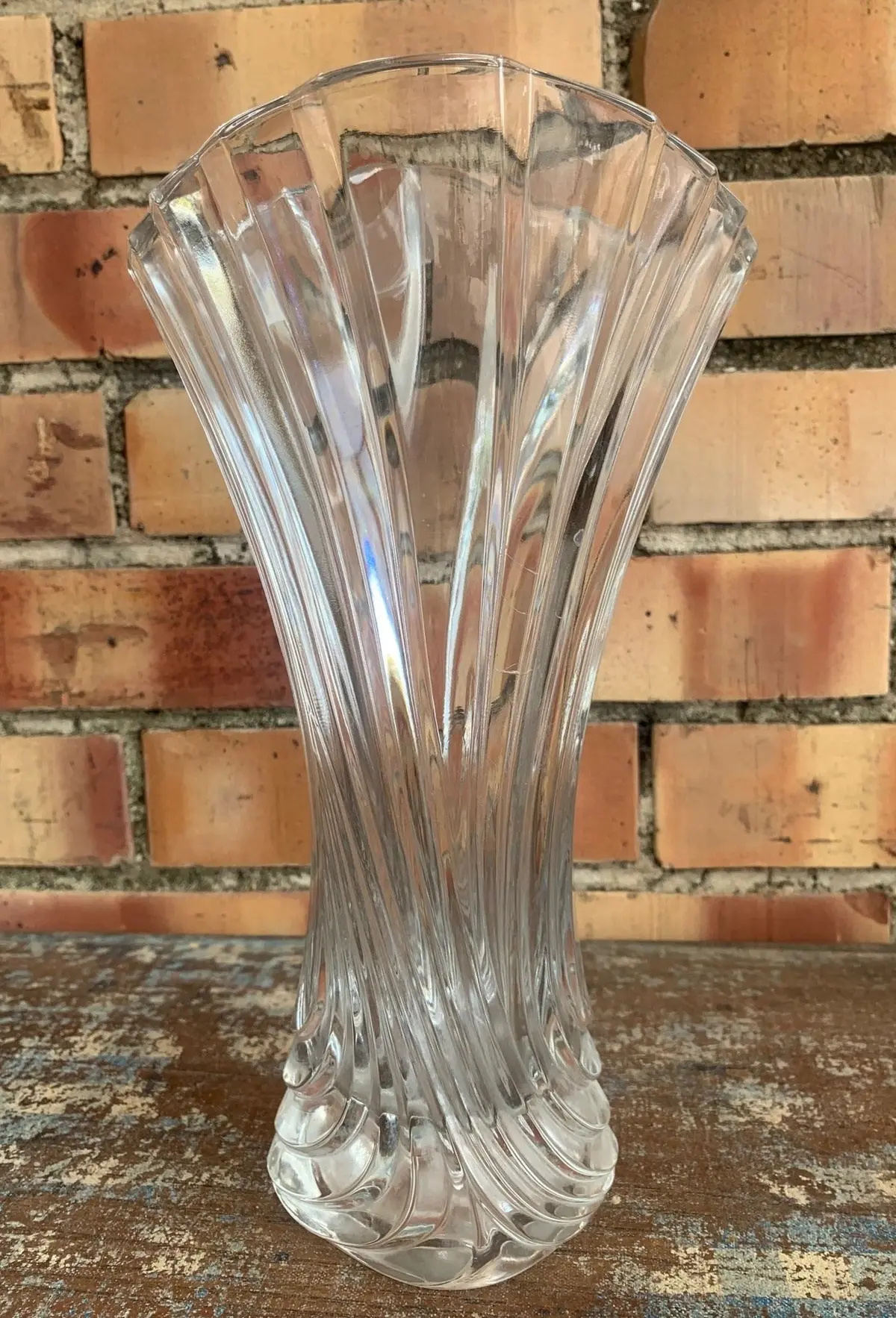 Modern Twist Design Clear Glass Vase 1