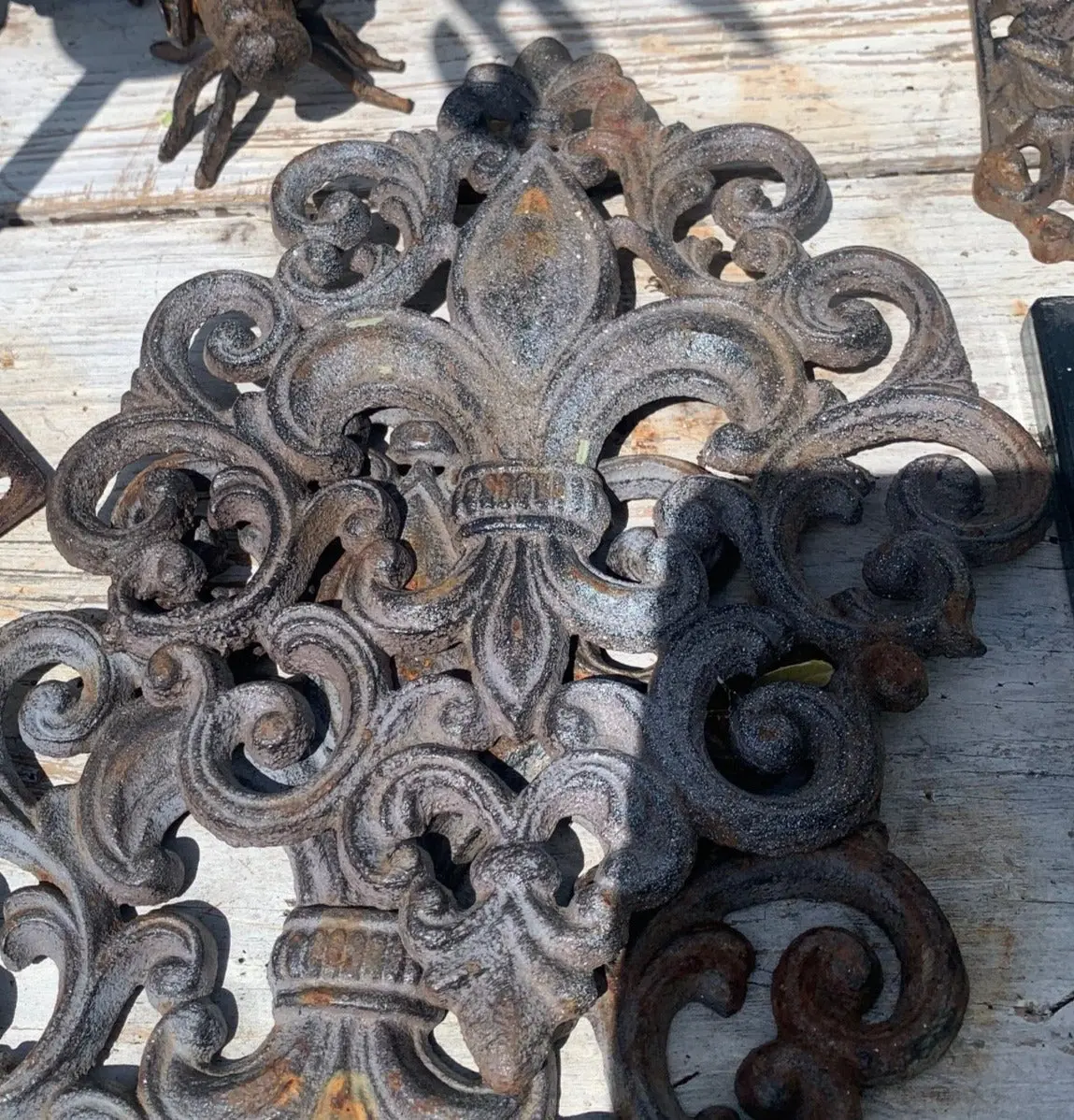 Cast Iron Fleur De Lis 1