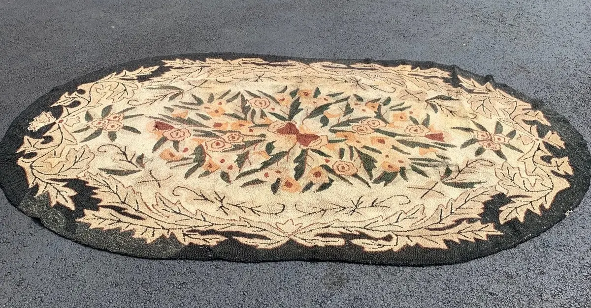 Oval Black Hook Rug 1