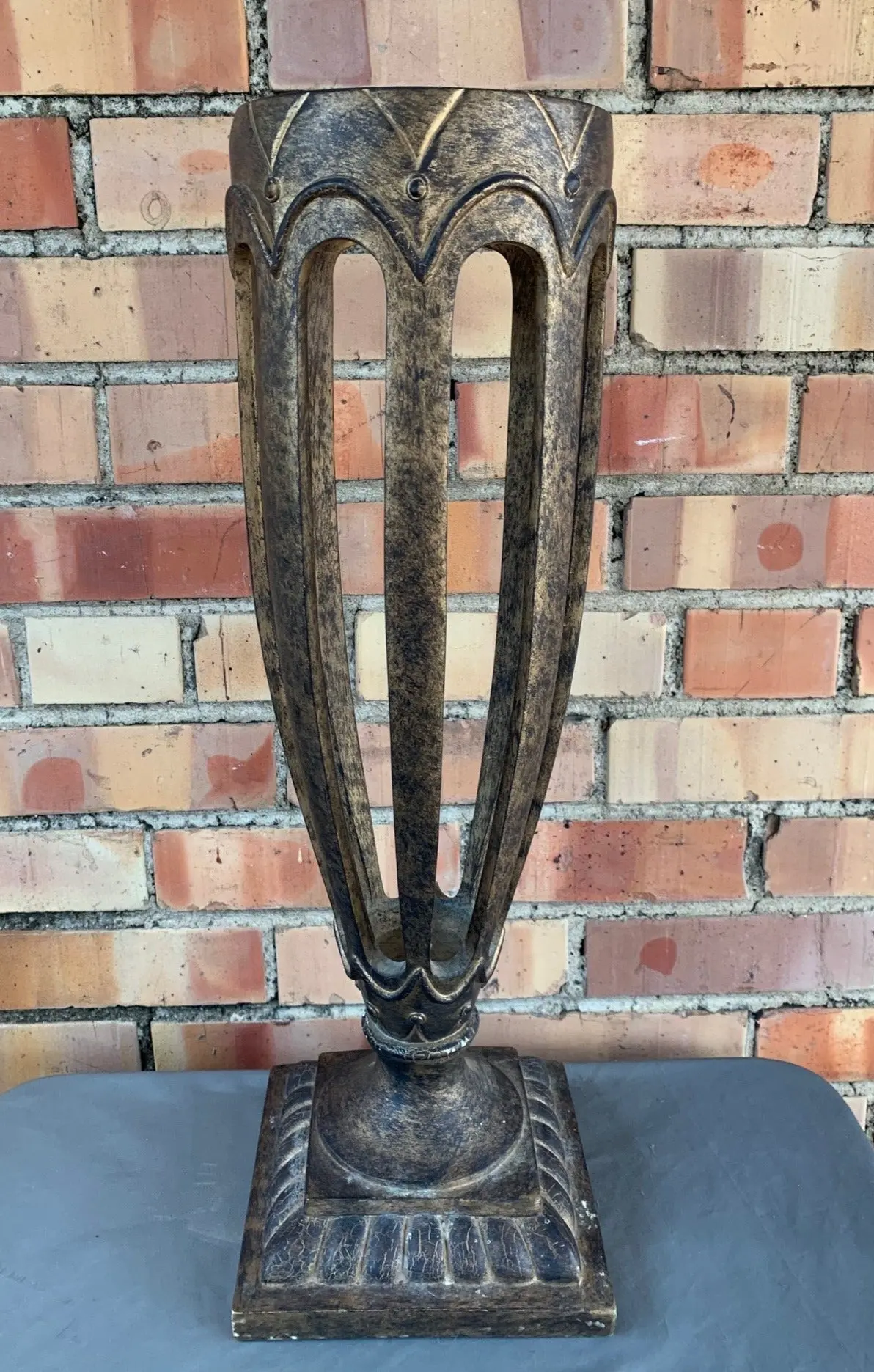 Resin Vase Holder - As Found 1