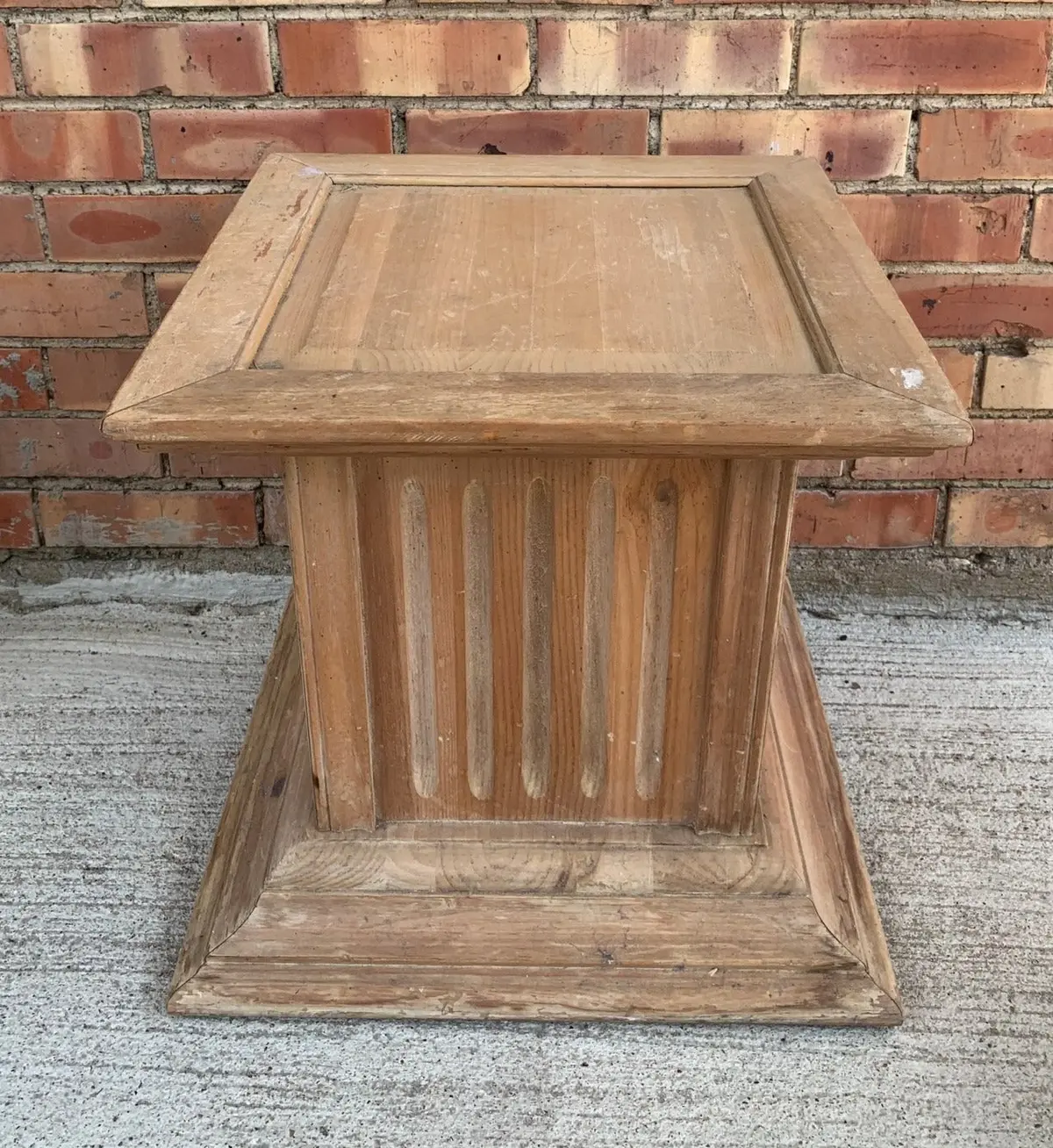 Pine Low Fluted Pedestal 1