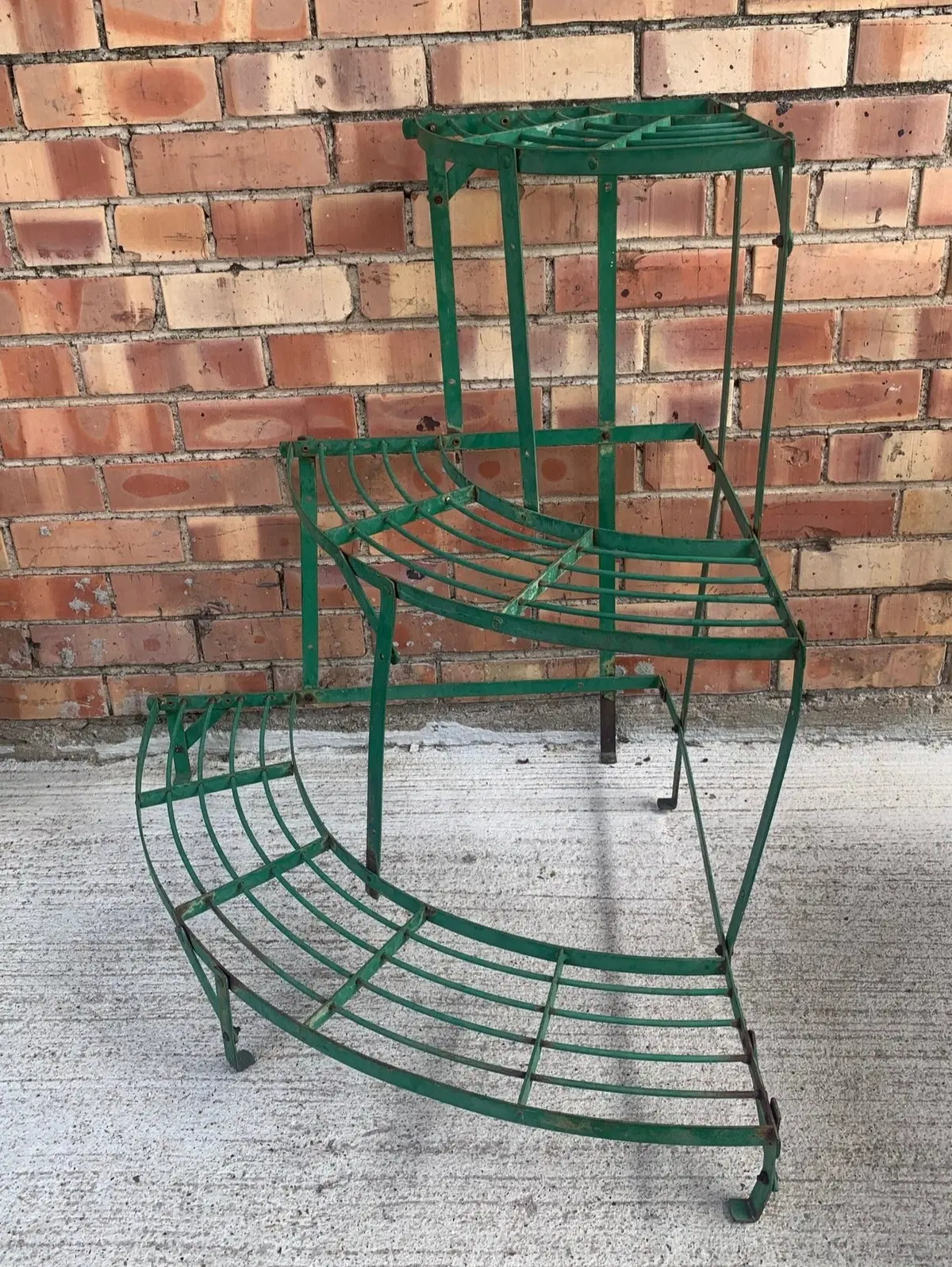 Green Metal Corner Plant Stand 1