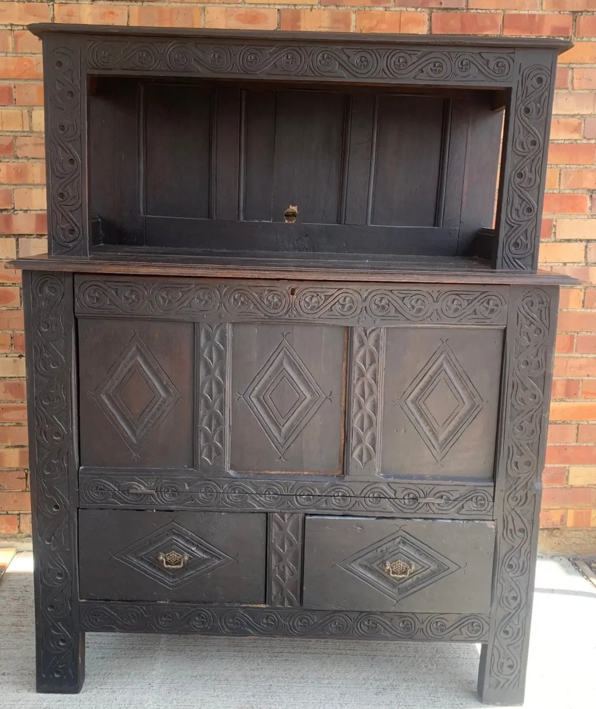 Jacobean Server With Hood 1