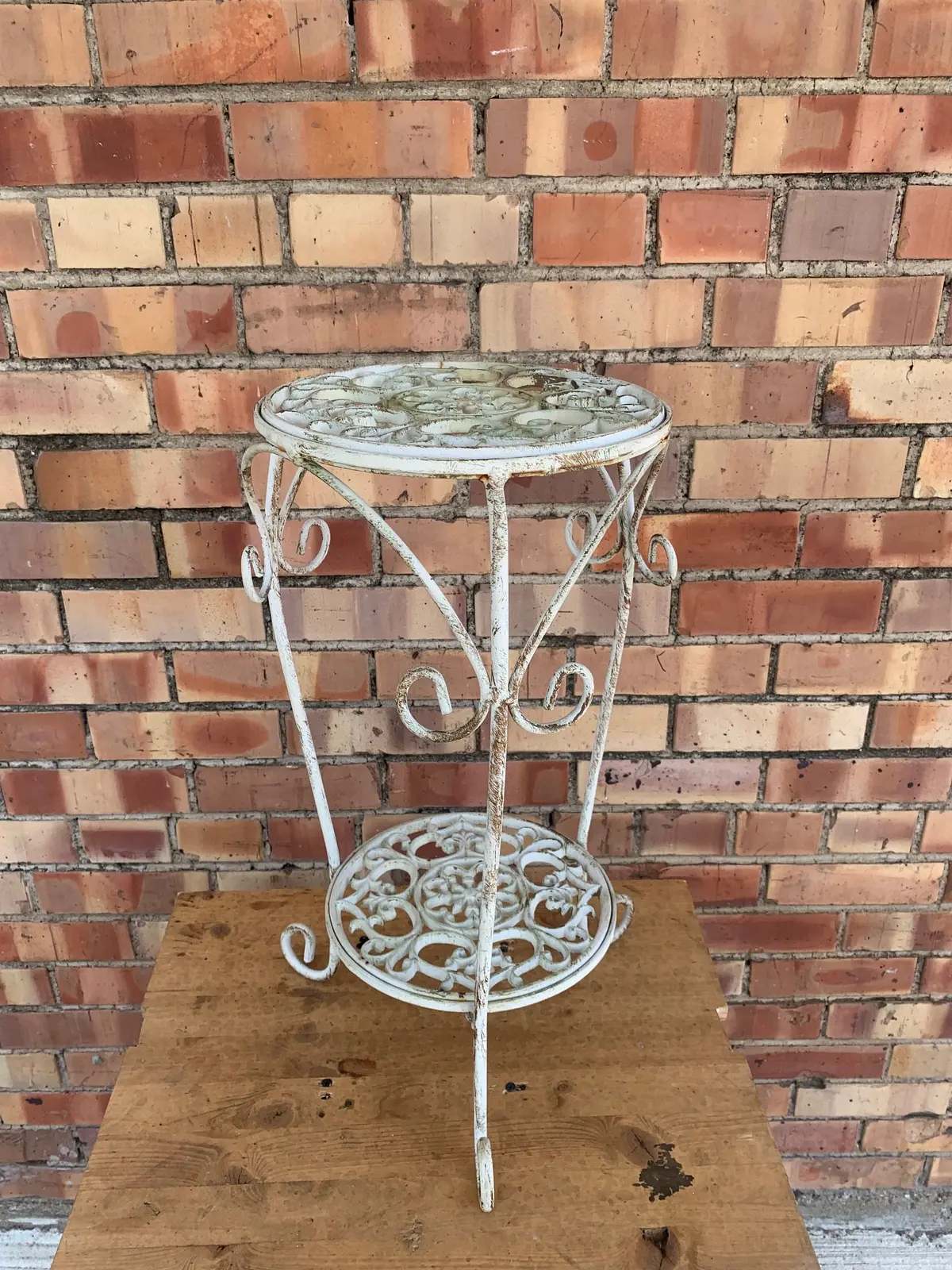 Ivory Rod Iron Plant Stand 1