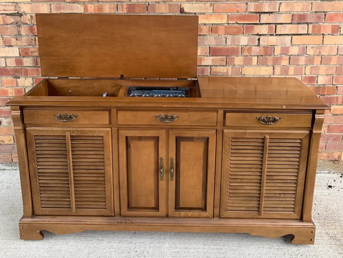 Sylvania Record Player In Cabinet 1
