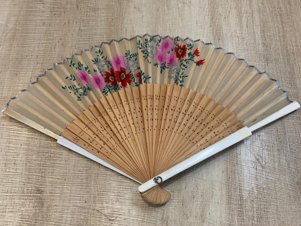White Floral Painted Chinese Fan 1