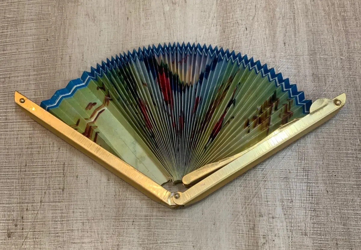 Gold Handled Flamingo Chinese Fan 1