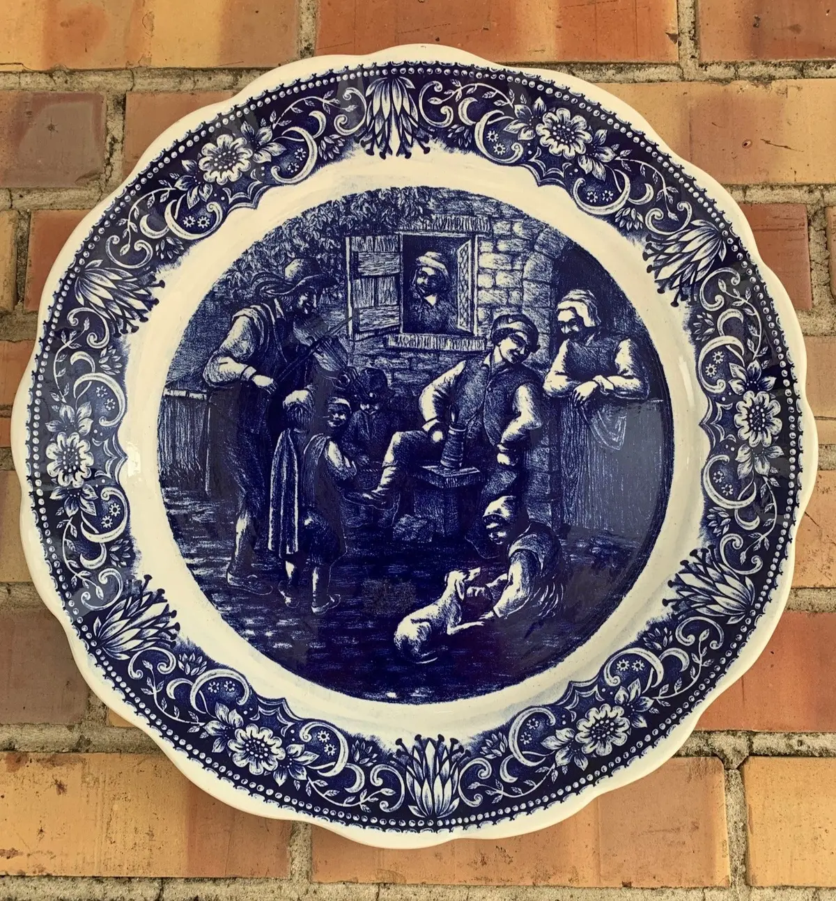 Delft Charger With Musician 1
