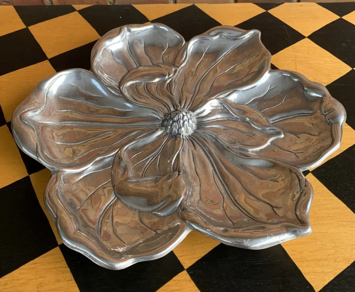 Aluminum Flower Pedals Dish 1