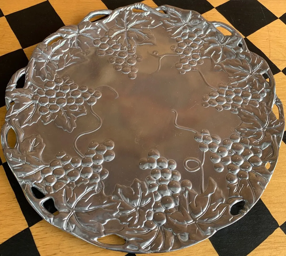 Large Aluminum Tray With Grapes 1
