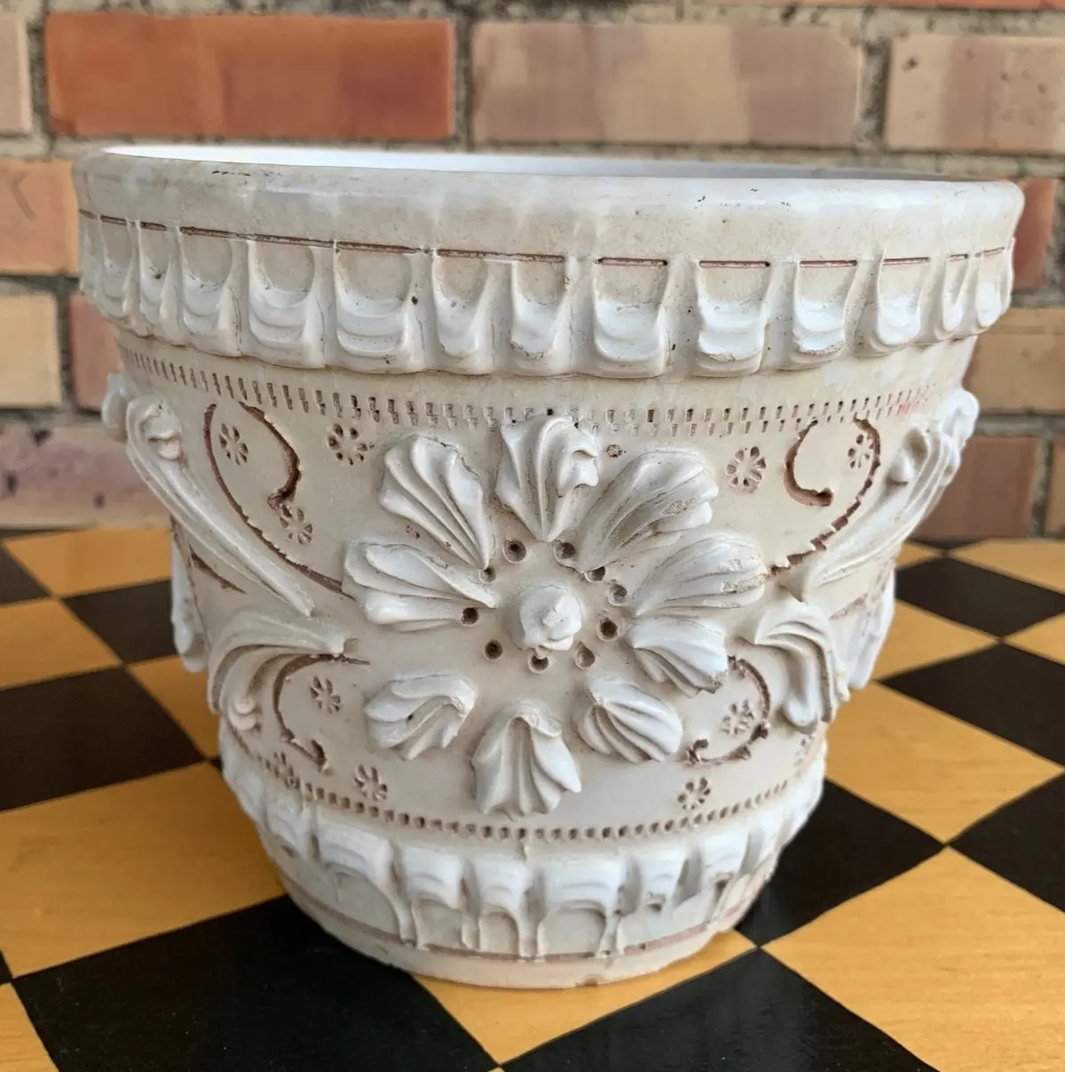 Italian Glazed Pot With Relief 1