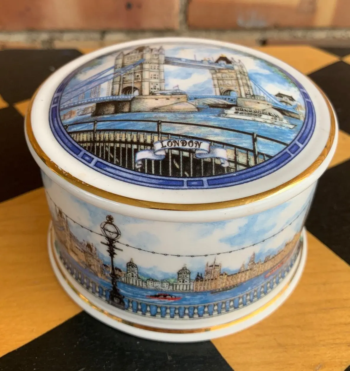 London Bridge Round Porcelain Box 1