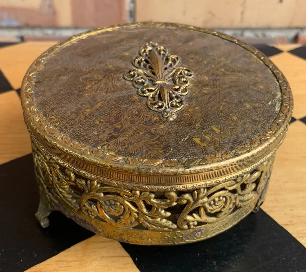 Round Brass And Glass Fleur Di Lis Box 1