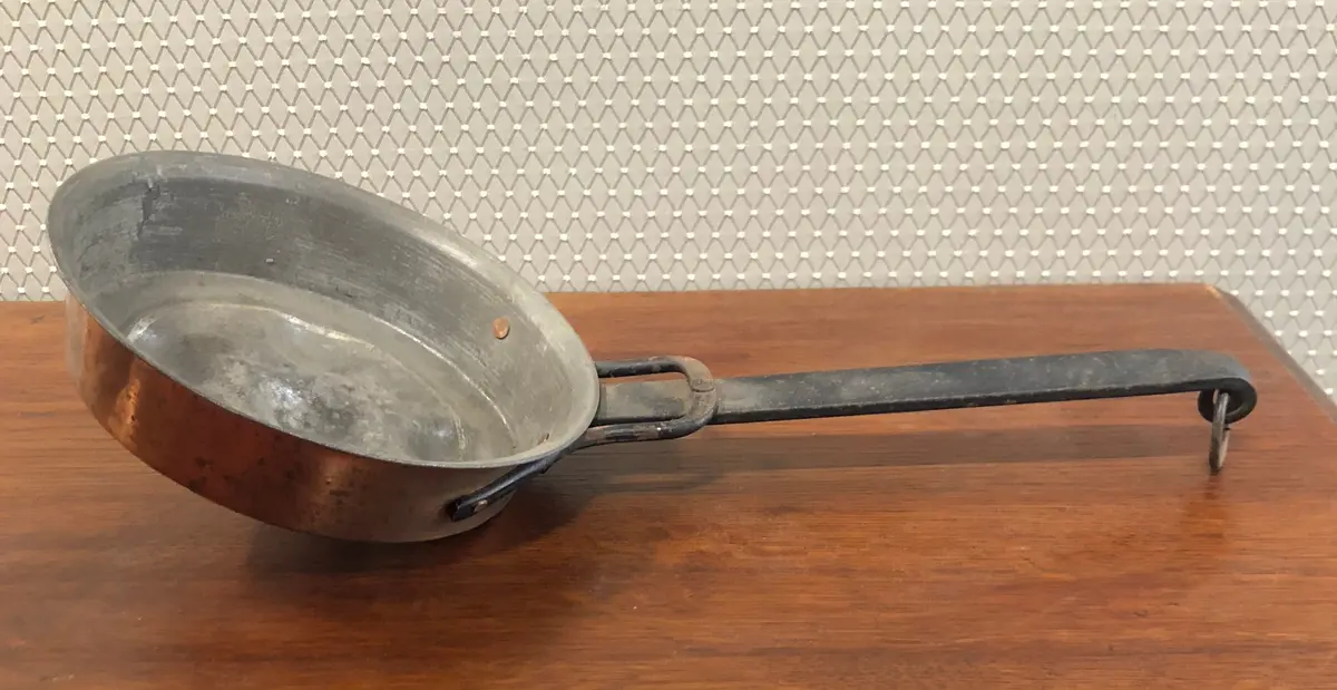 Small Copper & Iron Egg Pan 1