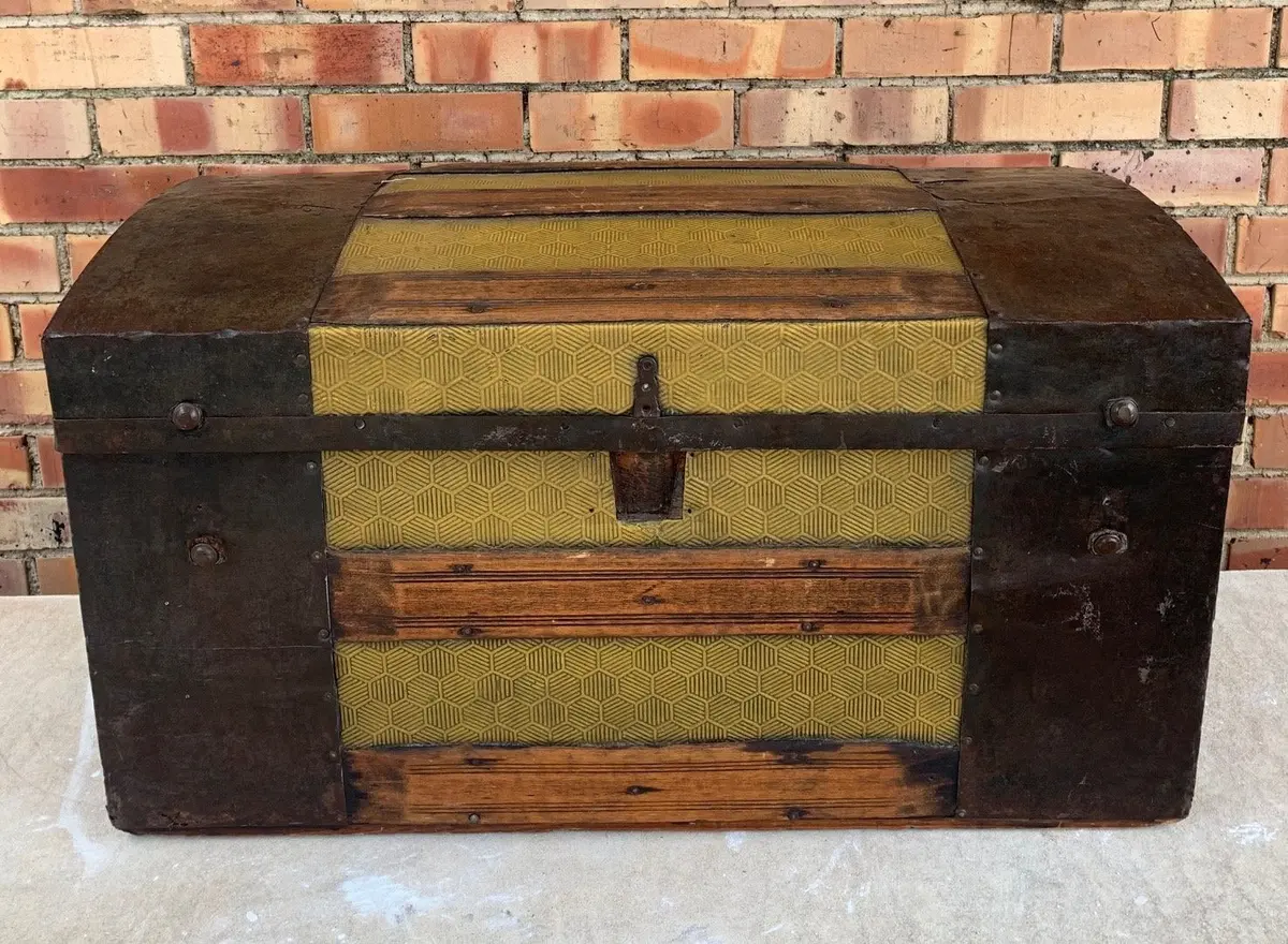 Antique Small Trunk 1