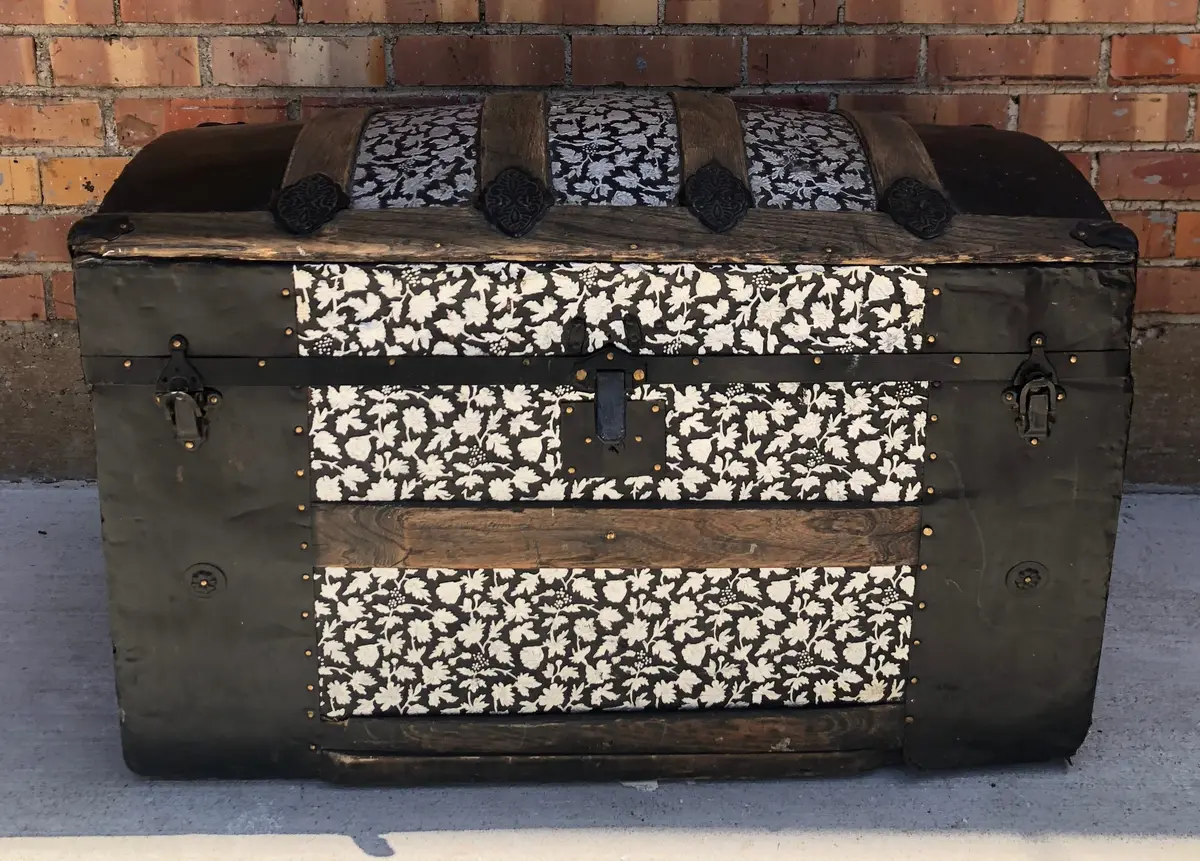 Embossed Metal Hump Back Trunk 1