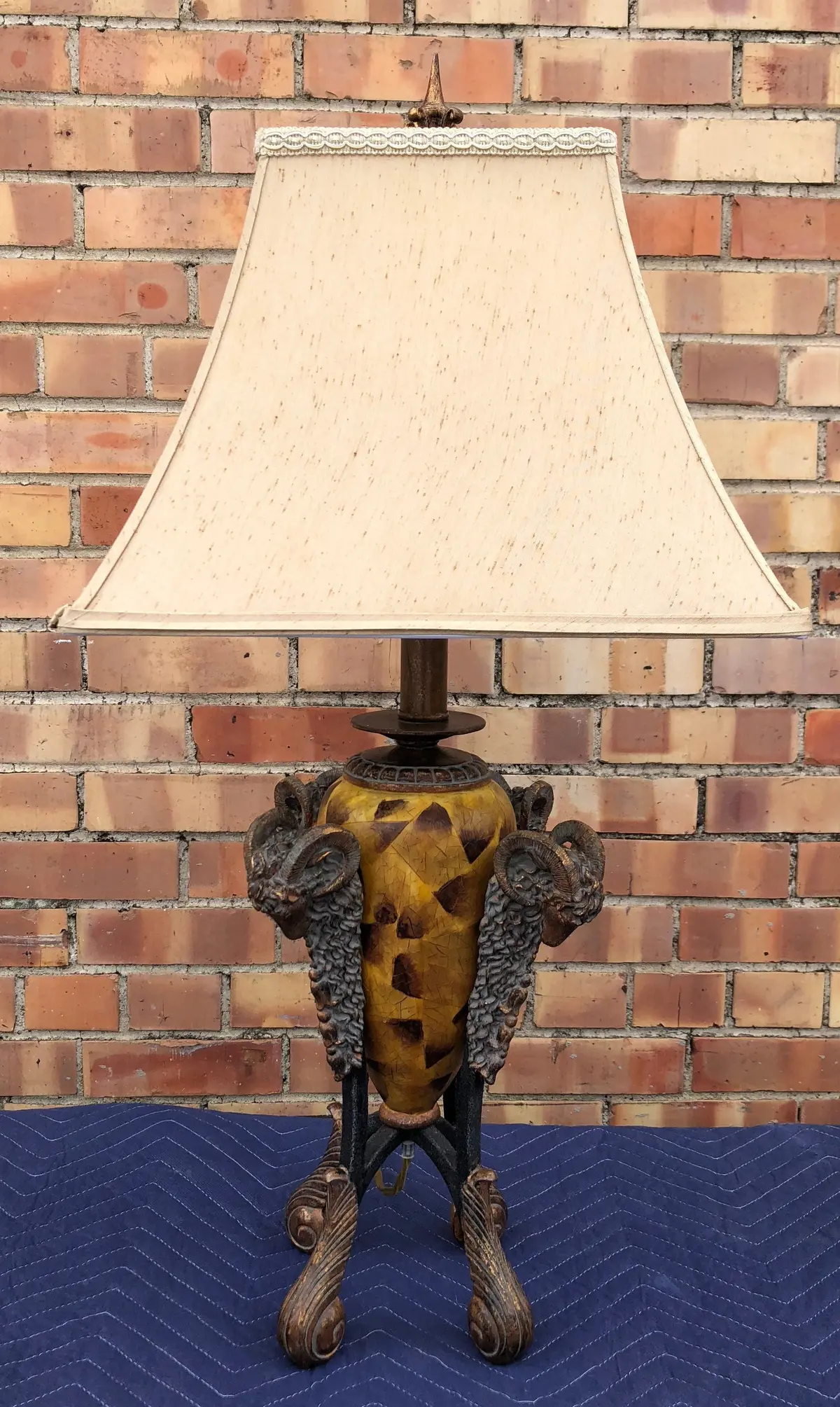 Amber Colored Lamp With Acanthus Feet And Ram Heads 1