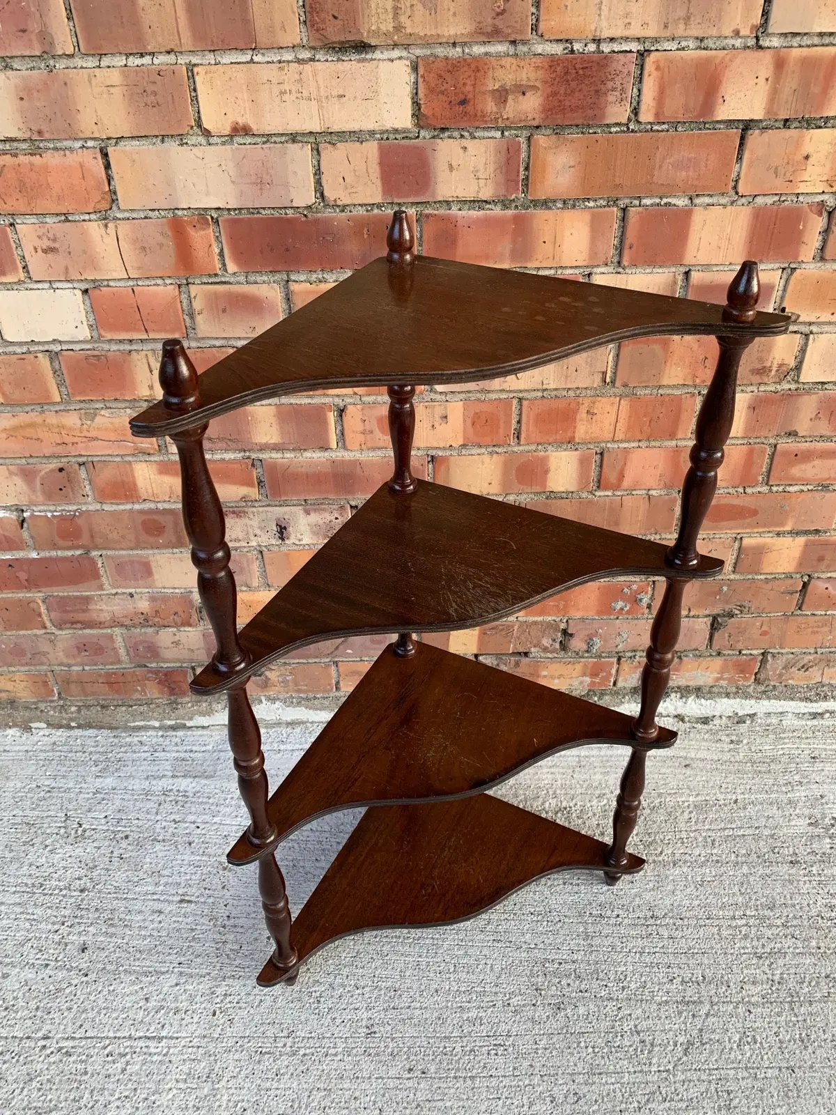 Small Corner Shelf 1