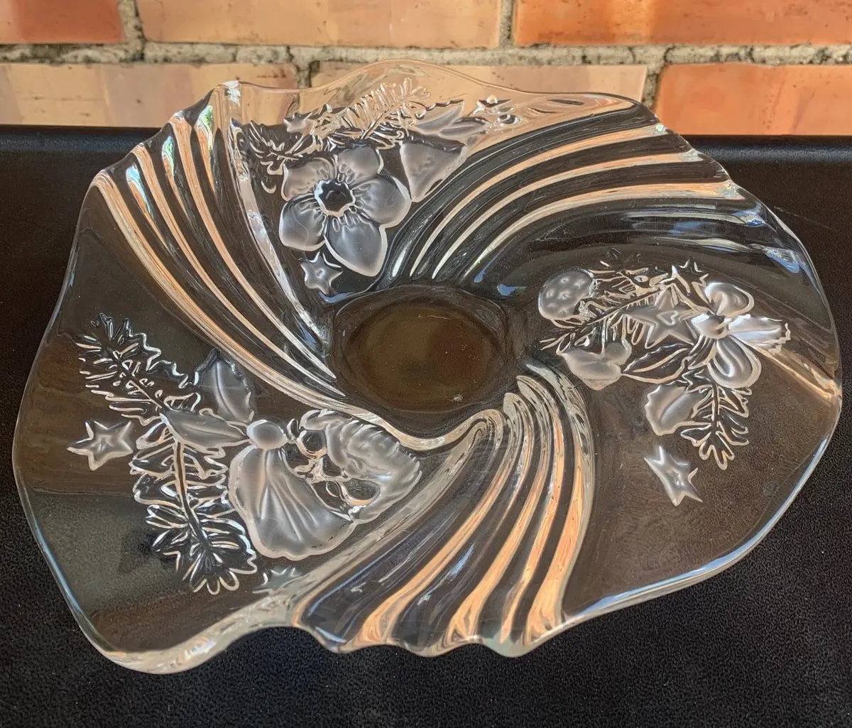 Small Swirl Glass Xmas Compote 1