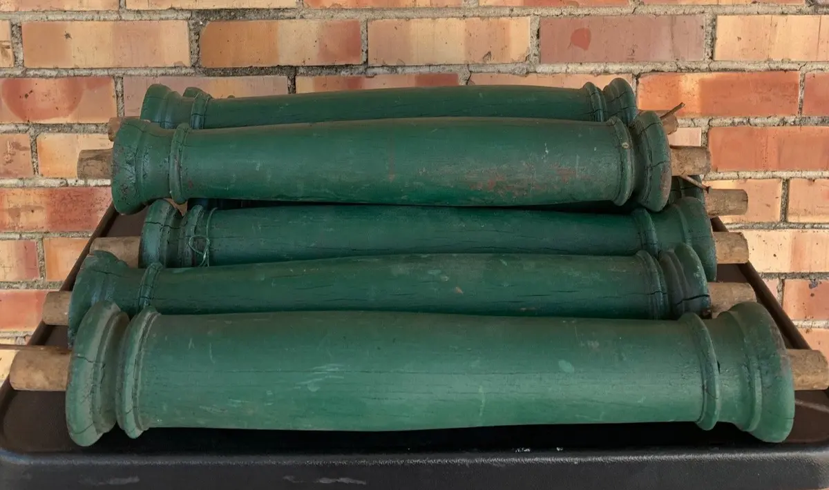 Set Of 8 Green Spindles 1